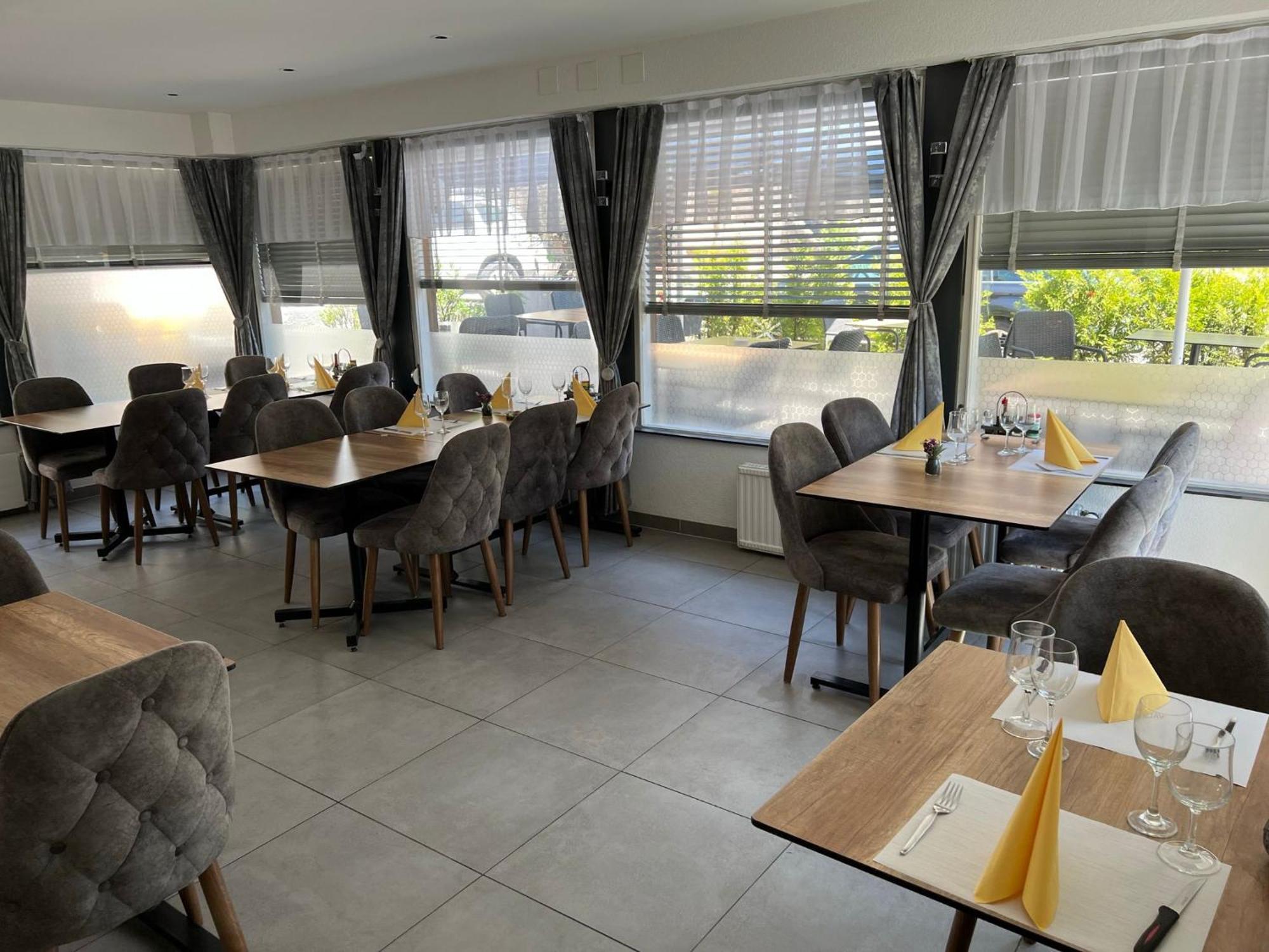 Hotel Restaurant Du Moulin Fleurier المظهر الخارجي الصورة